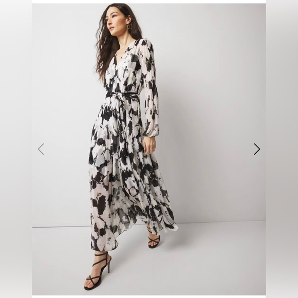 White House Black Market Dresses & Skirts - White House Black Market Abstract Floral Maxi  Black and White Dress Size 14 NWT